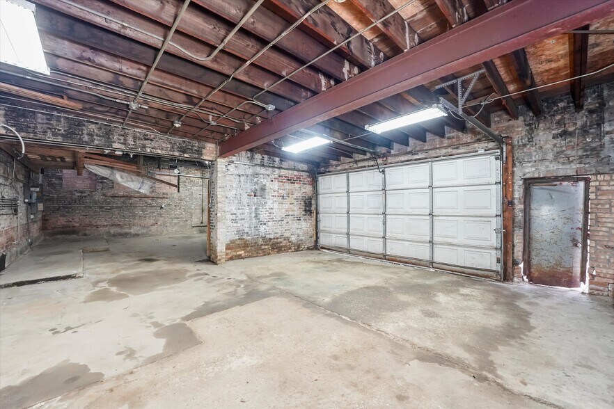 More Photos Of 2500 W 36th St, Chicago Warehouse For Sale