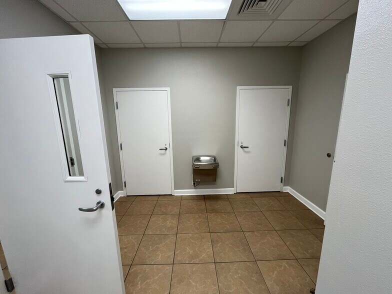 More Photos Of 2400 W Herman St, Pensacola Warehouse For Sale