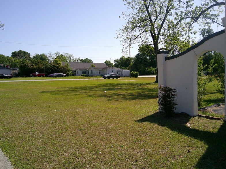 More Photos Of 970 McDonald St, Waycross Flex For Sale