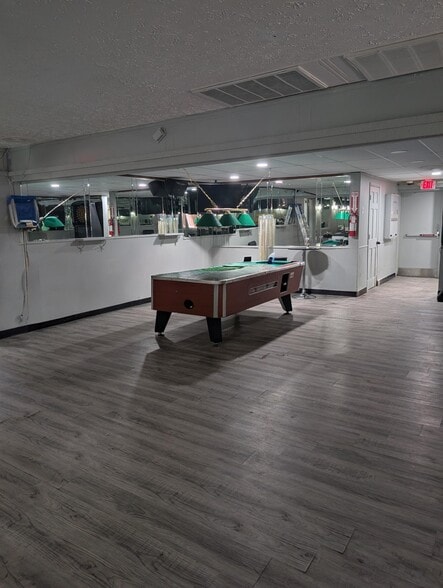 More Photos Of 6028 N Dixie Dr, Dayton Bar For Sale