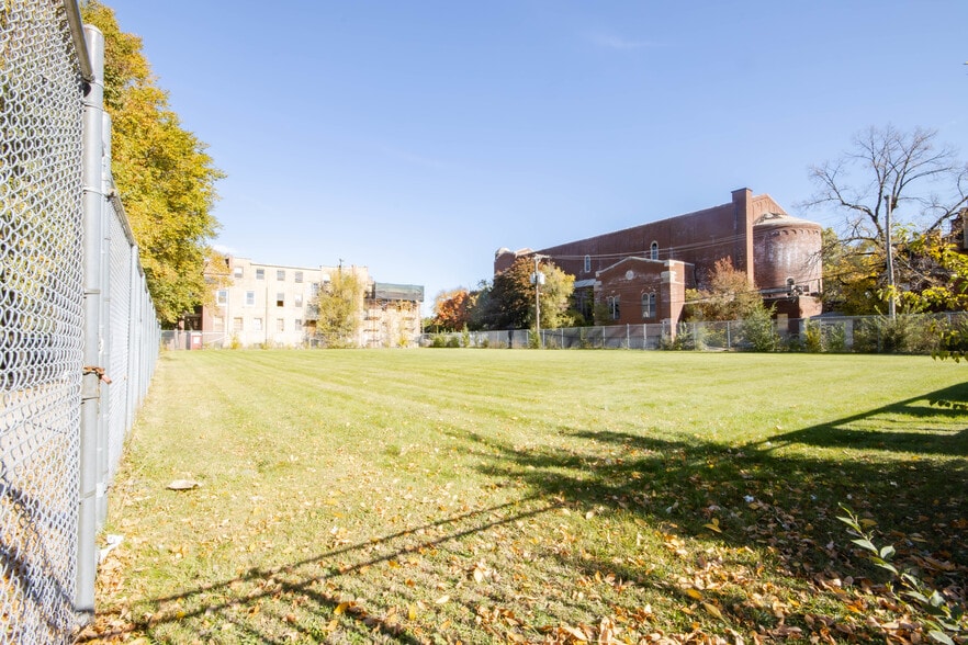 More Photos Of 819 & 831-847 N Leamington Ave, Chicago Schools For Sale