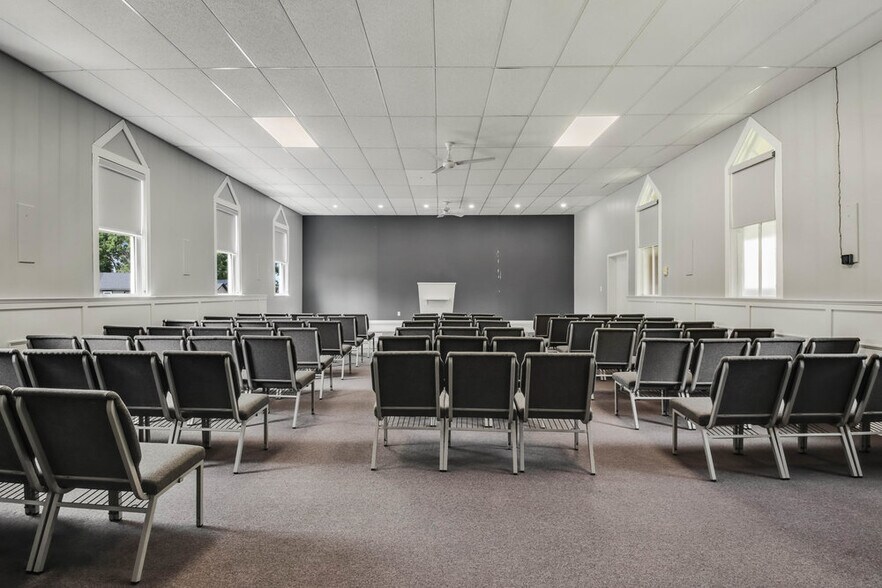 More Photos Of 104 E Barker St, Rice Lake Flex For Sale