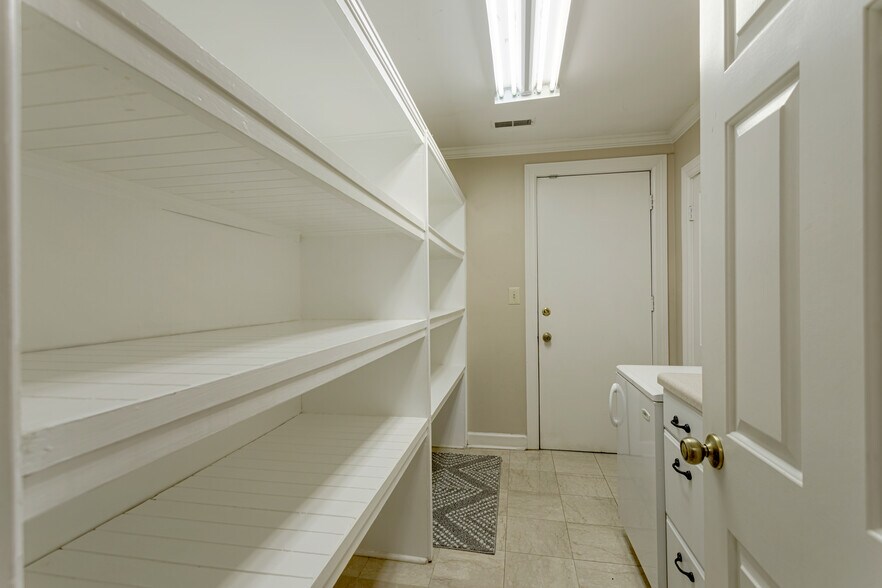 More Photos Of 644 W Iris Dr, Nashville Office For Lease