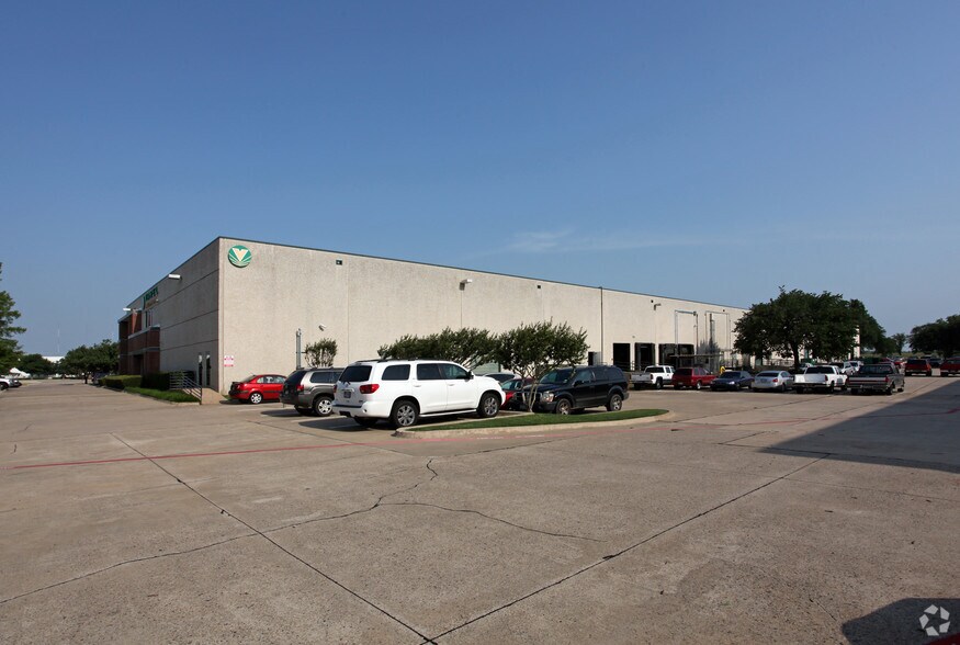More Photos Of 1625 W Crosby Rd, Carrollton Light Distribution For Lease