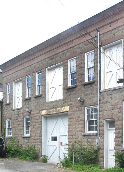 Primary Photo Of 705-707 Cherry Aly, Hudson Warehouse For Lease