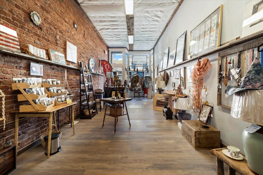 More Photos Of 310 Victor Ave, Victor General Retail For Sale