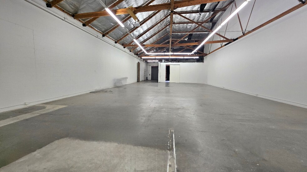 More Photos Of 1811 E 20th St, Los Angeles Warehouse For Lease