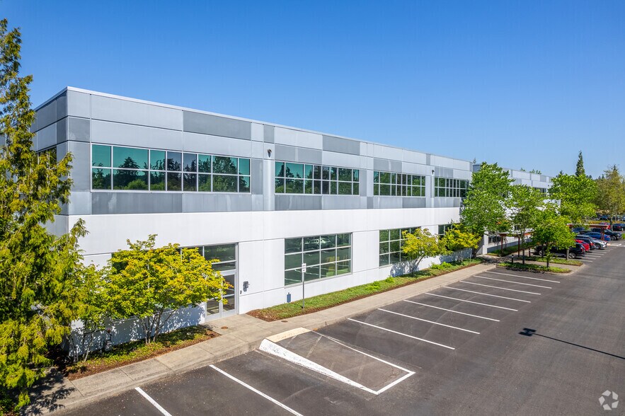 More Photos Of 3030 NE Aloclek Dr, Hillsboro Office For Sale