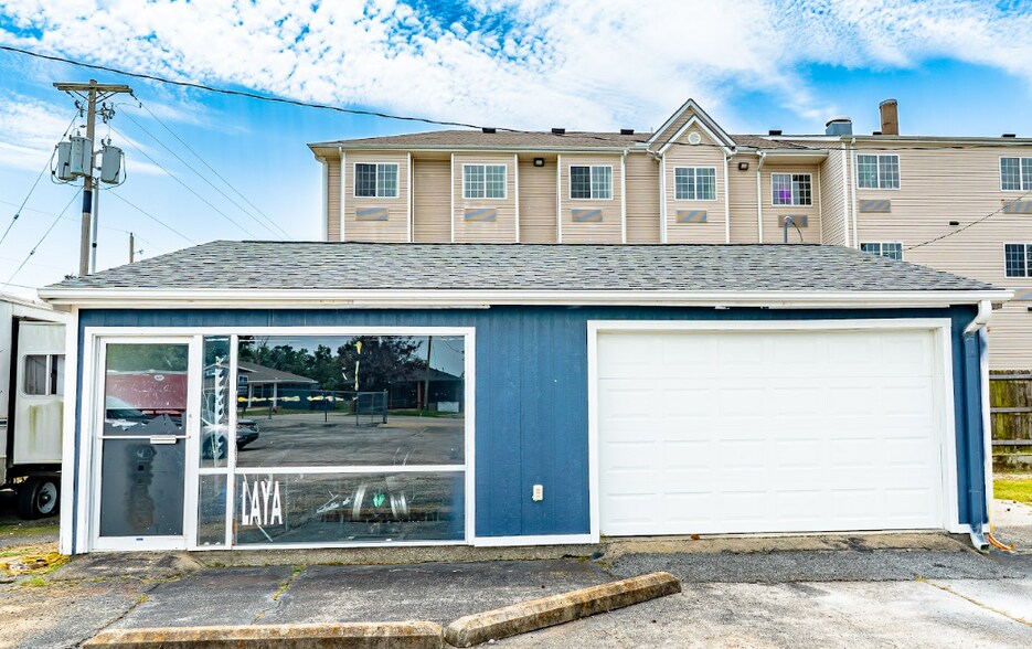 More Photos Of 700 W Oak St, Rogers Auto Dealership For Sale