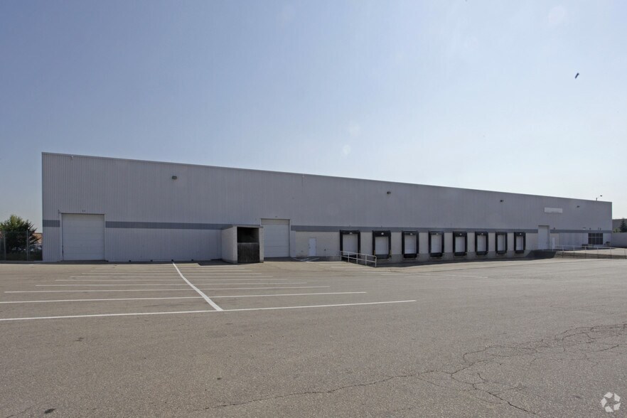 More Photos Of 215 Courtneypark Dr, Mississauga Warehouse For Lease