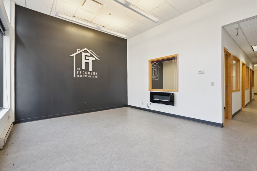 More Photos Of 212-218 E 4th St, Waterloo Loft Creative Space For Sale