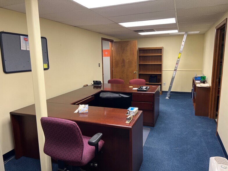 More Photos Of 435 E North St, Bradley Bank For Sale