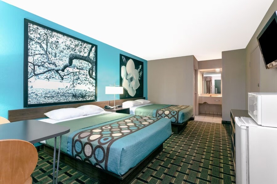 More Photos Of 211 Palisade Dr, Brunswick Hotel For Sale