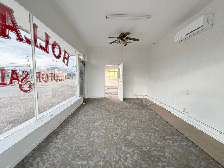 More Photos Of 507 S 12th St, Murray Flex For Sale