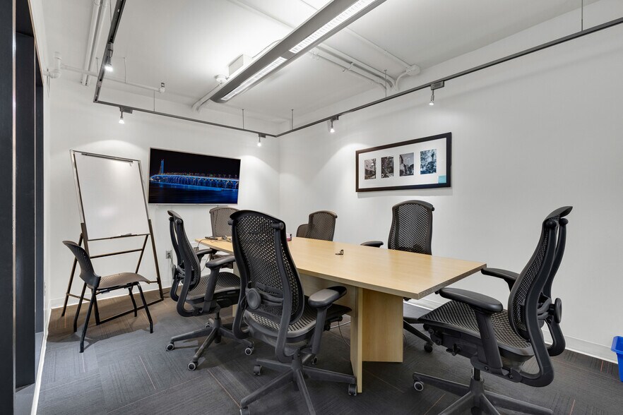 More Photos Of 525 Rue Sherbrooke E, Montréal Office For Sale