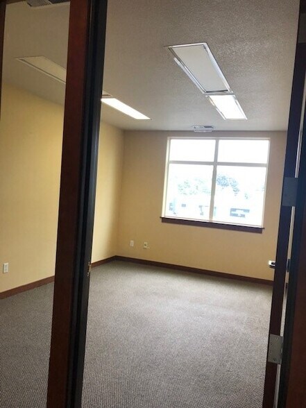More Photos Of 3506 SE 66th Ave, Portland Storefront Retail Office For Lease