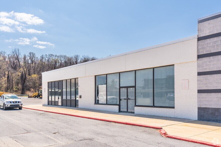 More Photos Of 460 Mall Rd, Harrisburg Freestanding For Sale
