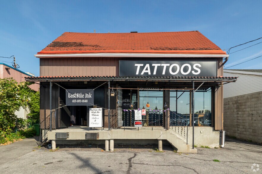 More Photos Of 605 Center St, Ottawa Storefront For Sale