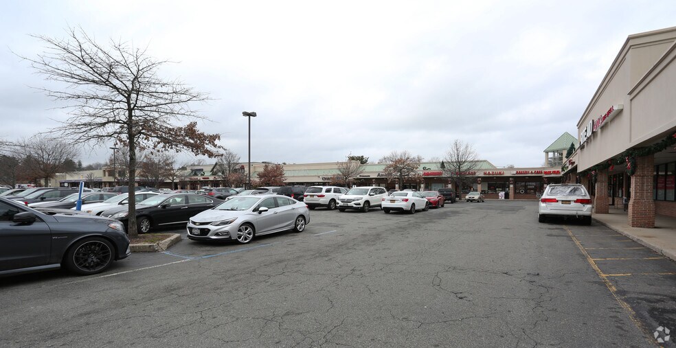 More Photos Of 181-227 Forest Ave, Glen Cove Unknown For Lease