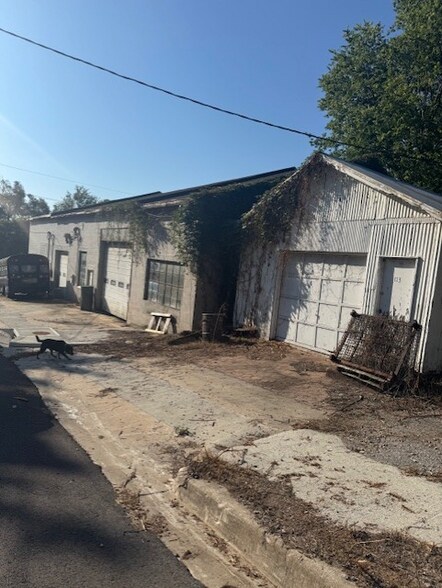 More Photos Of 105 Main St, Farley Industrial For Sale