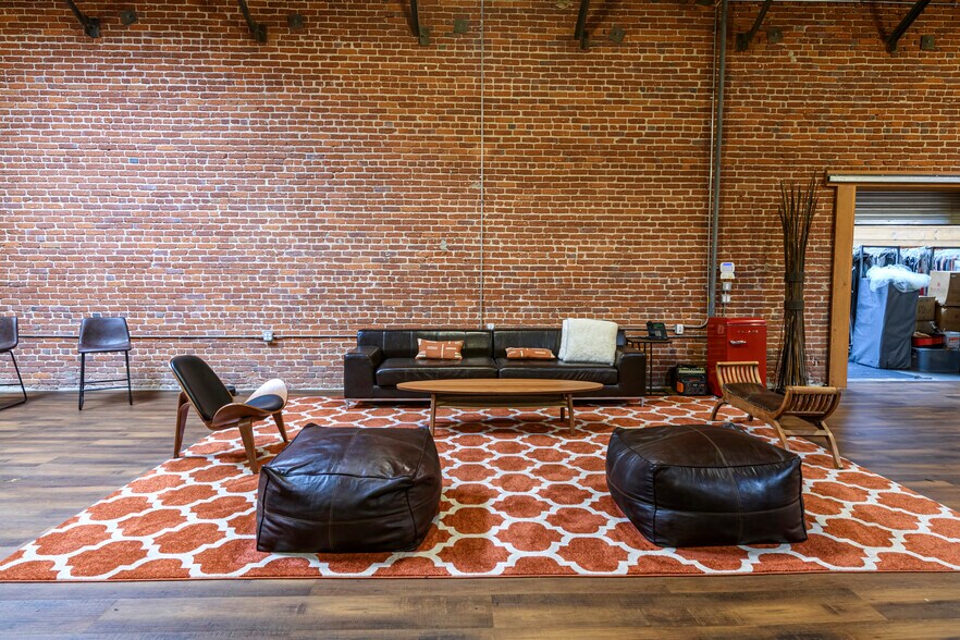 More Photos Of 2448 E 8th St, Los Angeles Warehouse For Lease