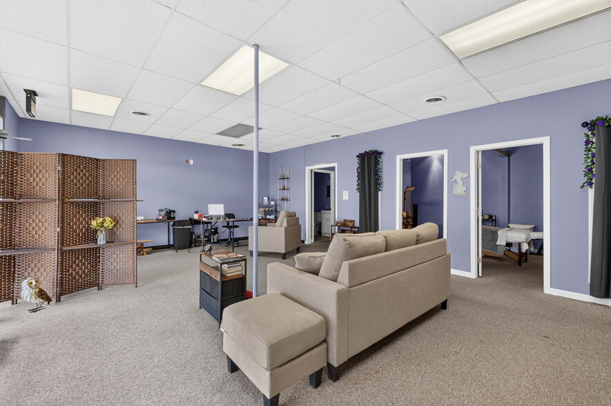 More Photos Of 1938 S Glenstone Ave, Springfield General Retail For Sale