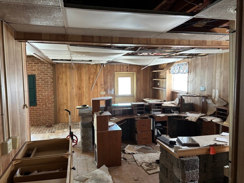 More Photos Of 125 N Blettner Ave, Hanover Industrial For Lease