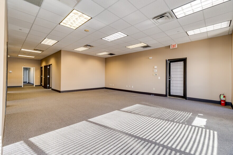 More Photos Of 2500 N 7th St, West Monroe Office For Lease