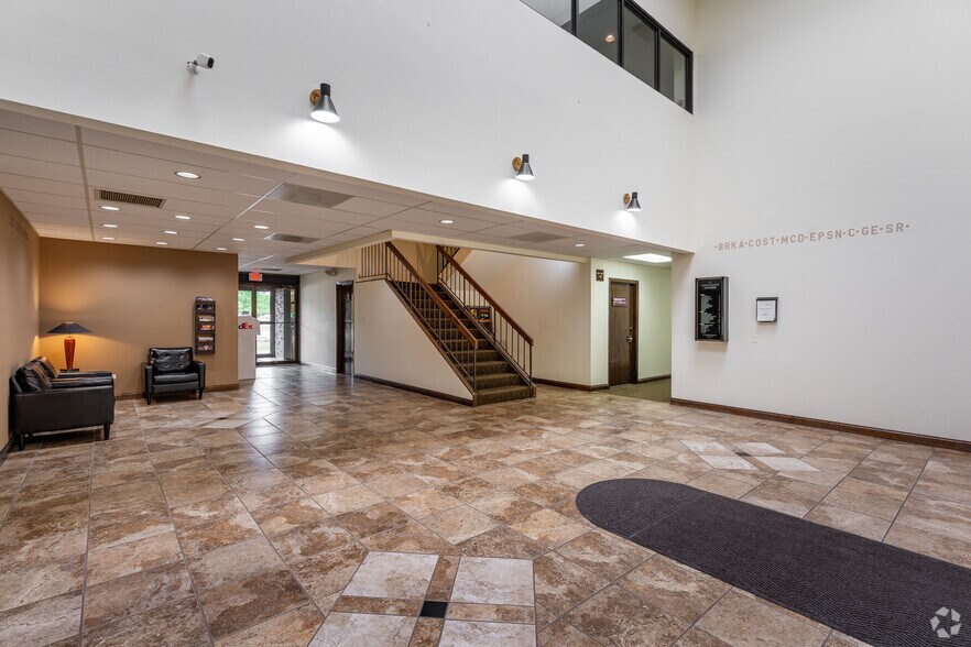 More Photos Of 101 N Virginia St, Crystal Lake Medical For Lease