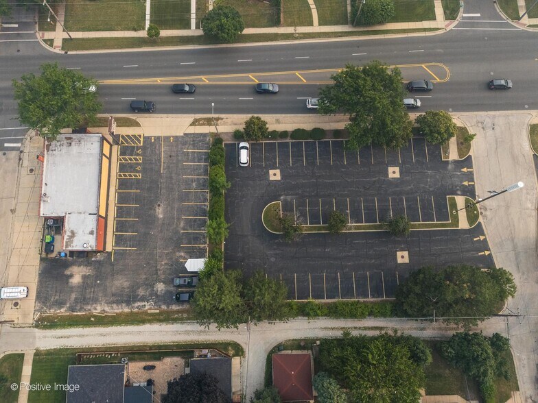 More Photos Of 4400 Golf Rd, Skokie Restaurant For Sale