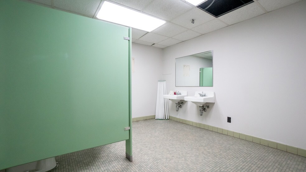 More Photos Of 7007 Calumet Ave, Hammond General Retail For Sale