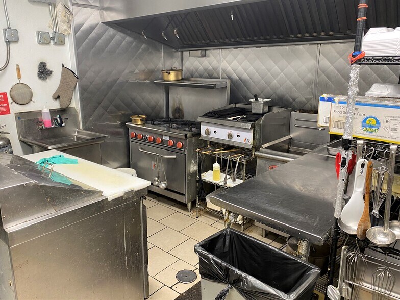 More Photos Of 4907 Oakton St, Skokie Restaurant For Sale