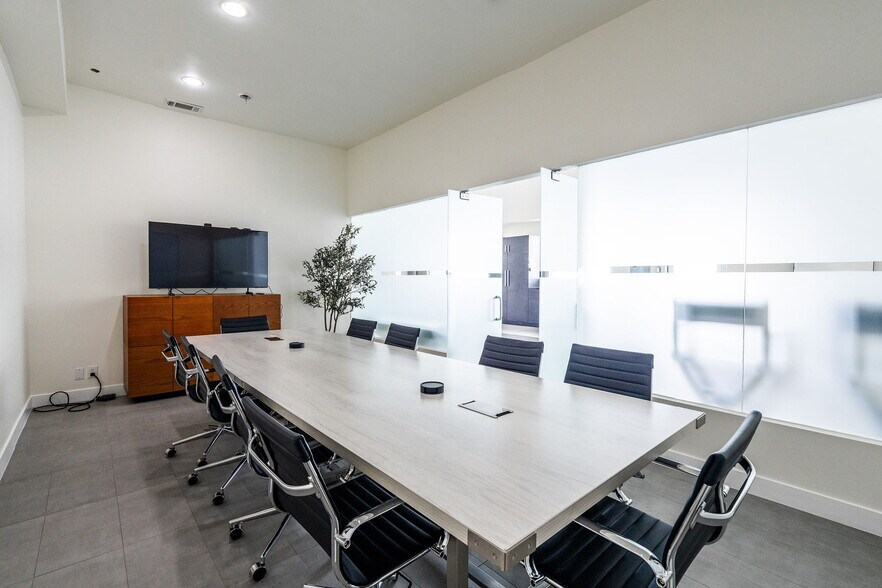 More Photos Of 723-727 N Fairfax Ave, Los Angeles General Retail For Lease