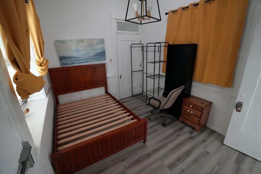 More Photos Of 496 6th St, Montara Office Residential For Sale