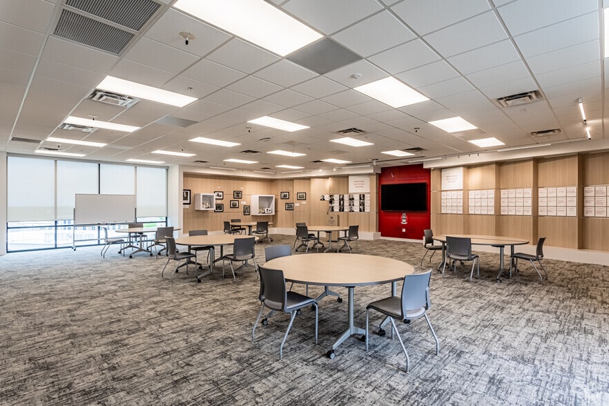 More Photos Of 5111-5115 W JB Hunt Dr, Rogers Unknown For Lease