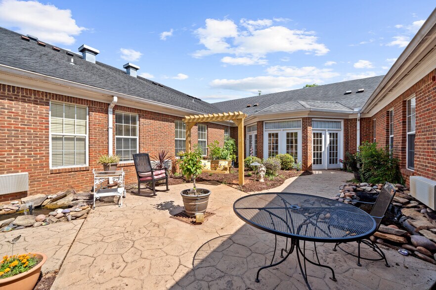 More Photos Of 10171 Papa George St, Daphne Congregate Senior Housing For Lease