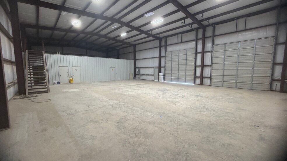 More Photos Of 4200 County Road 72 rd, Midland Warehouse For Lease