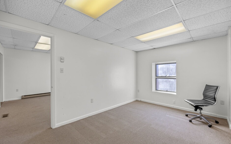 More Photos Of 105 S First Colonial Rd, Virginia Beach Flex For Sale