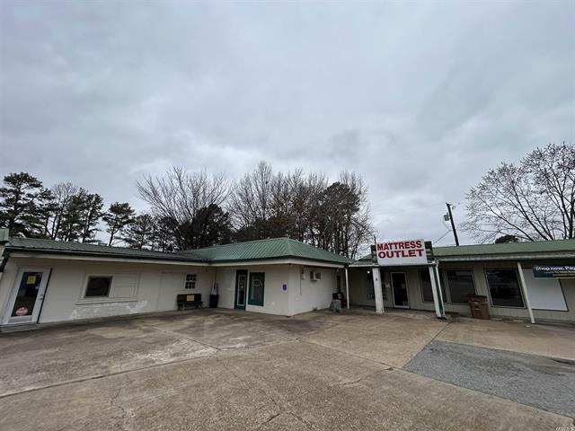 More Photos Of 1011 S Falls Blvd, Wynne Storefront For Sale