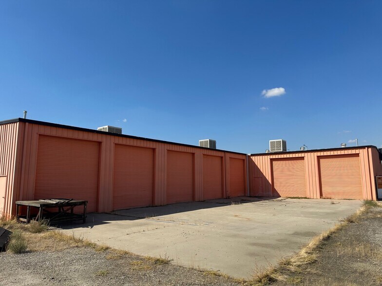 More Photos Of 6611 Rosedale Hwy, Bakersfield Service For Lease