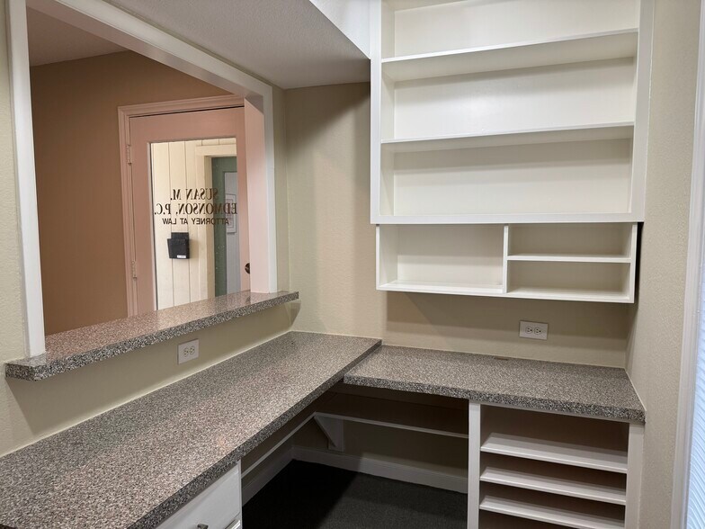 More Photos Of 2833 Nasa Pky, Seabrook Office For Lease