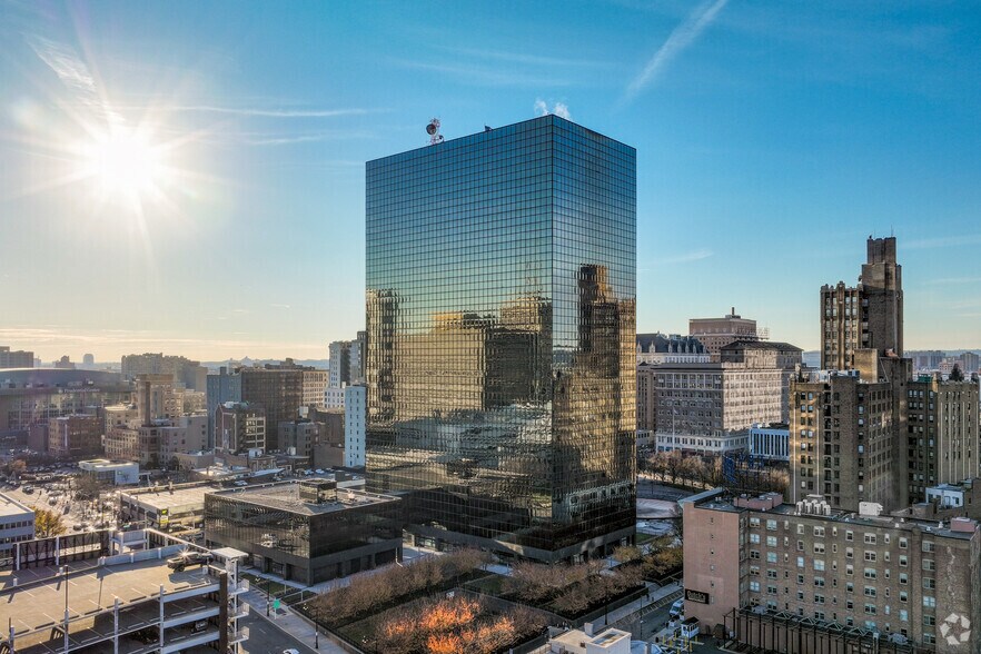More Photos Of 80 Park Plz, Newark Office For Lease
