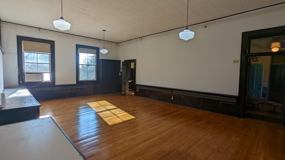 More Photos Of 28 School St, Branford Loft Creative Space For Lease
