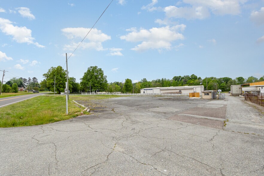 More Photos Of 2300 Old Durham Rd, Roxboro Warehouse For Lease