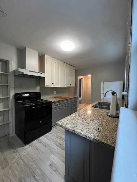 More Photos Of 3900 Miriam Dr, Charlotte Unknown For Lease