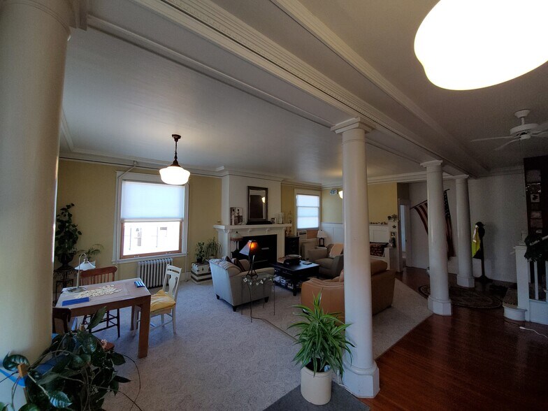 More Photos Of 101-107 S 1st St, Silverton Office For Sale