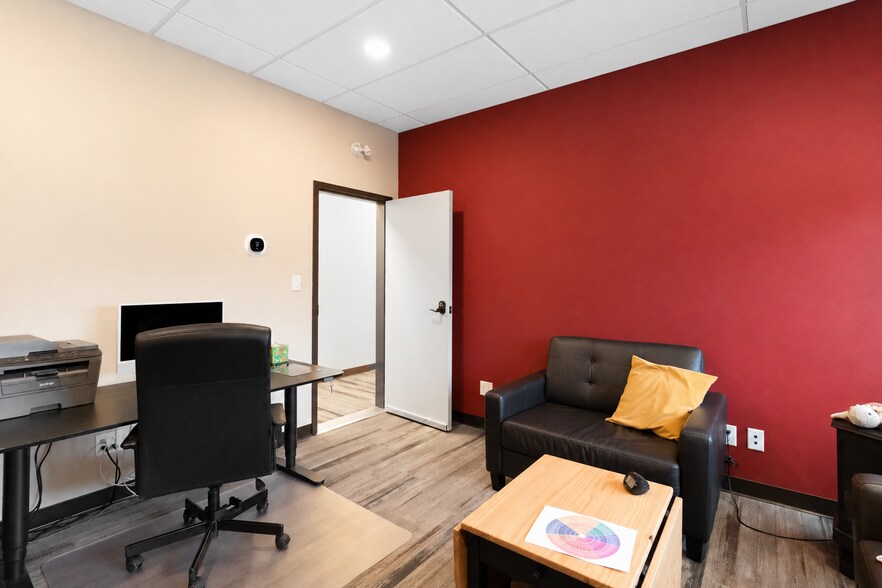 More Photos Of 450 Ordze Rd, Sherwood Park Storefront Retail Office For Sale