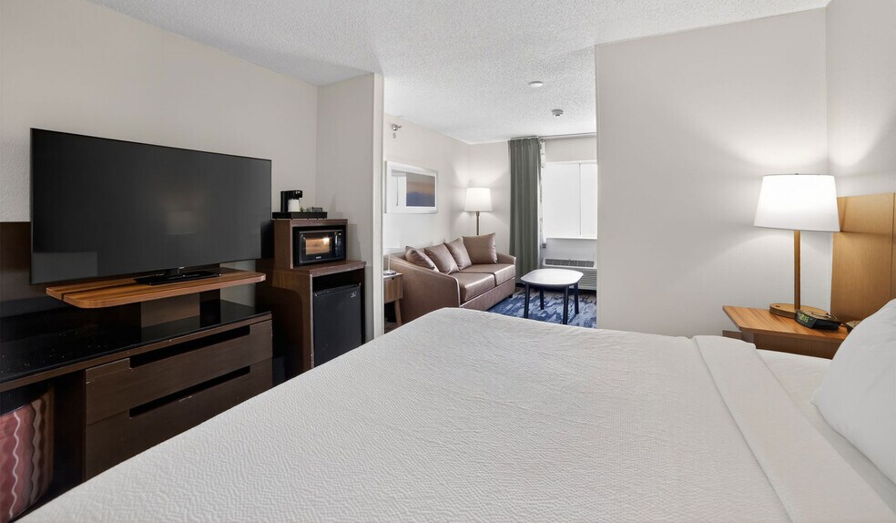 More Photos Of 1945 W Southwest Loop 323, Tyler Hotel For Sale