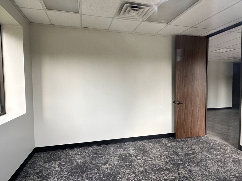 More Photos Of 6770 Bourgeois Rd, Houston Warehouse For Lease