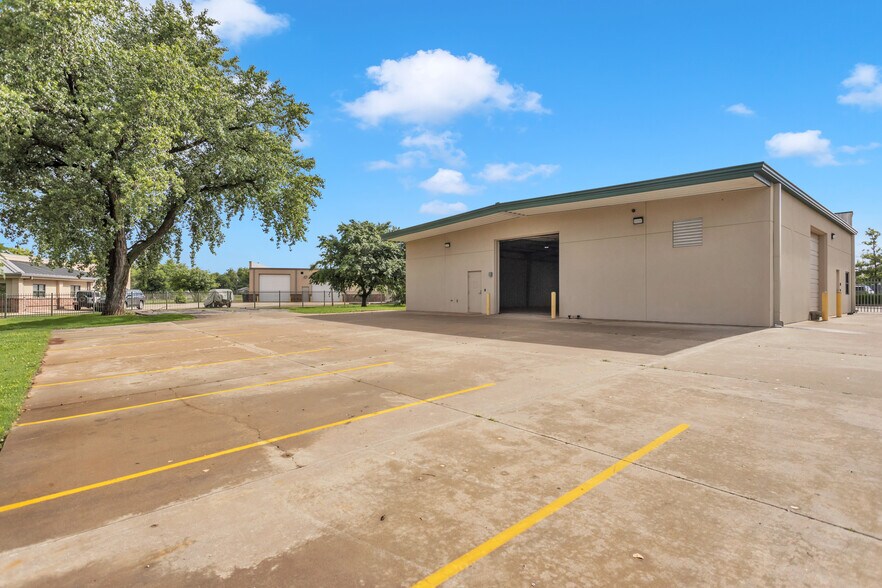 More Photos Of 3121 S Lakeside Dr, Oklahoma City Industrial For Sale